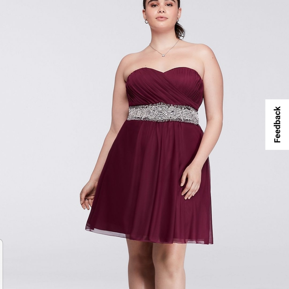 Short embellished dress. Color merlot. Size 17